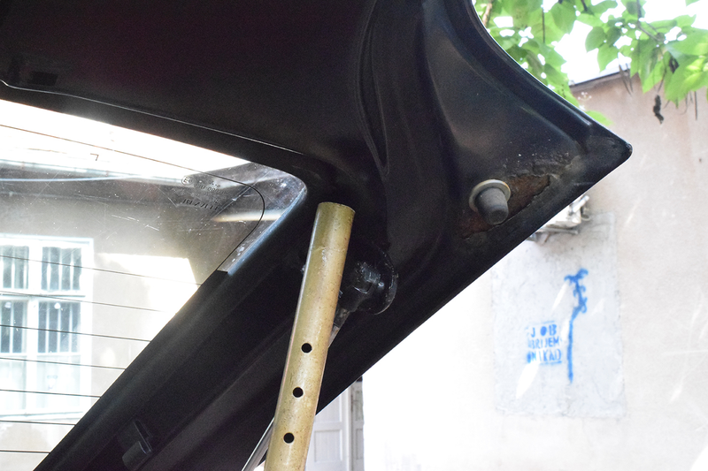Very sophisticated carbon fibre trunk pole.